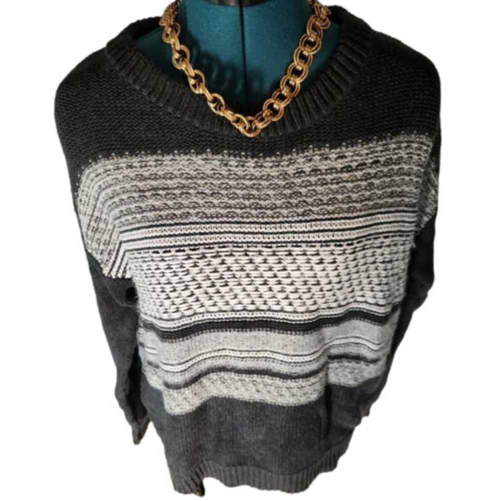 P046. Reitman's Grey, White and Cream striped chunky knit sweater |L
